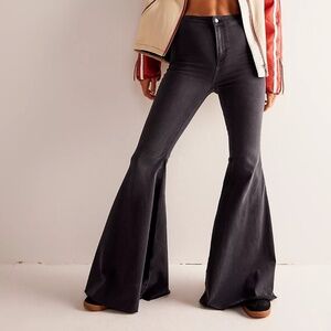 NWT Free People Washed Black Denim Just Float On Extreme Flare Jeans Size 29